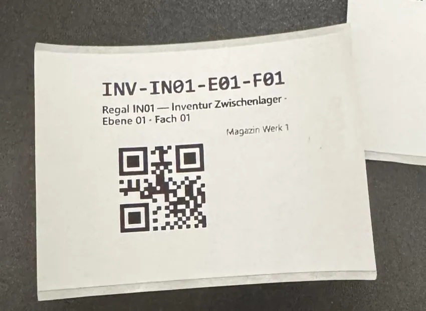 Lagerplatz-Etikett mit QR-Code aus dem eigenen Rollendrucker